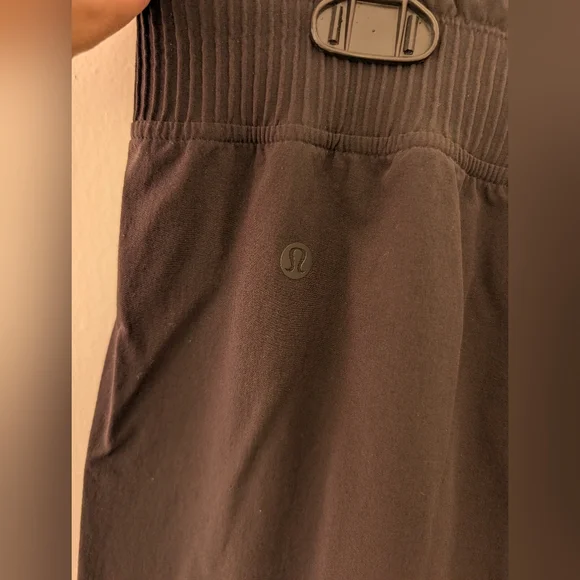 Lululemon Stretch Woven Ruffle-Waist High-Rise Short 9" - Picture 7 of 8